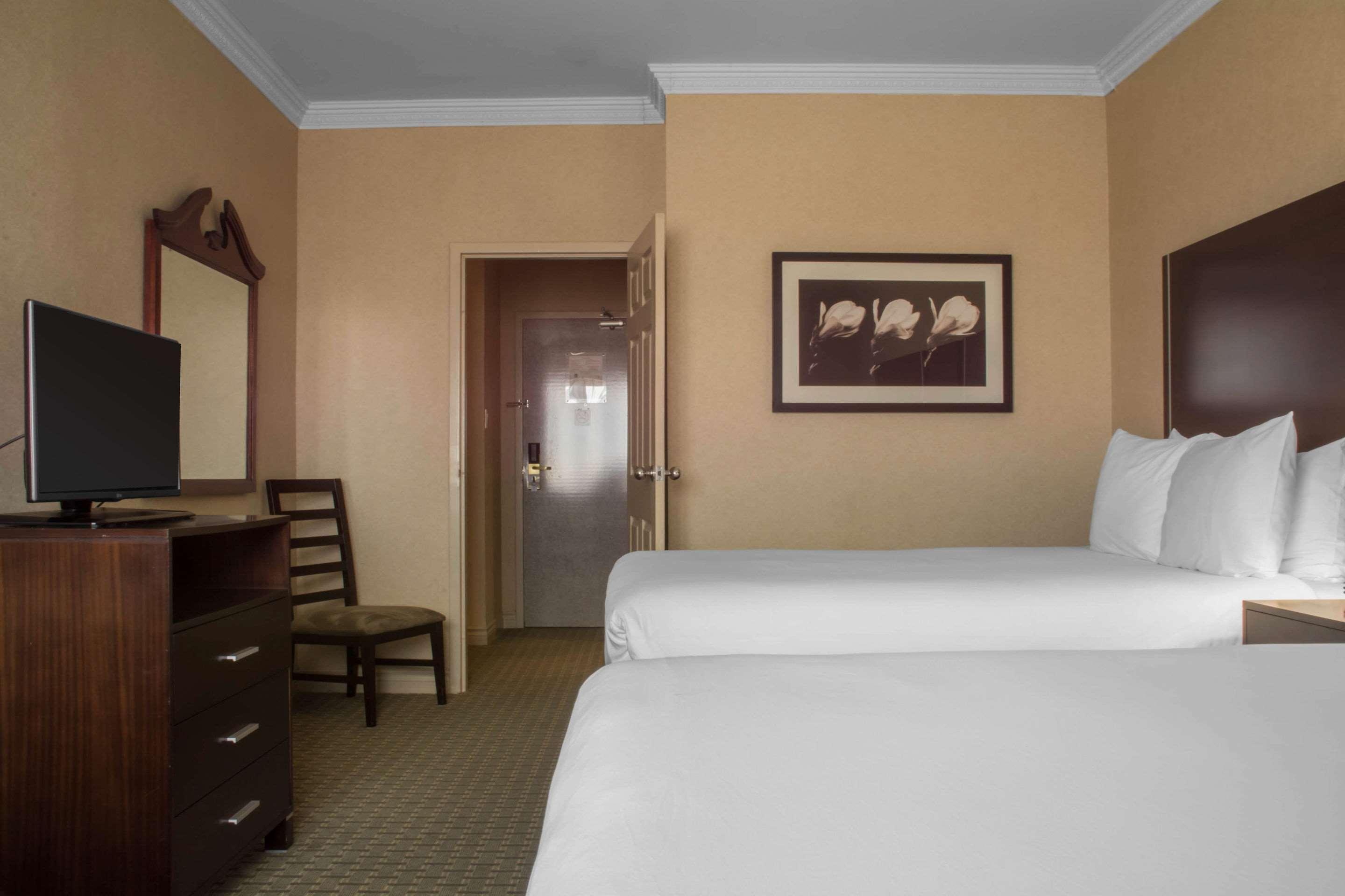 Towneplace Suites By Marriott Toronto Oakville Exterior photo