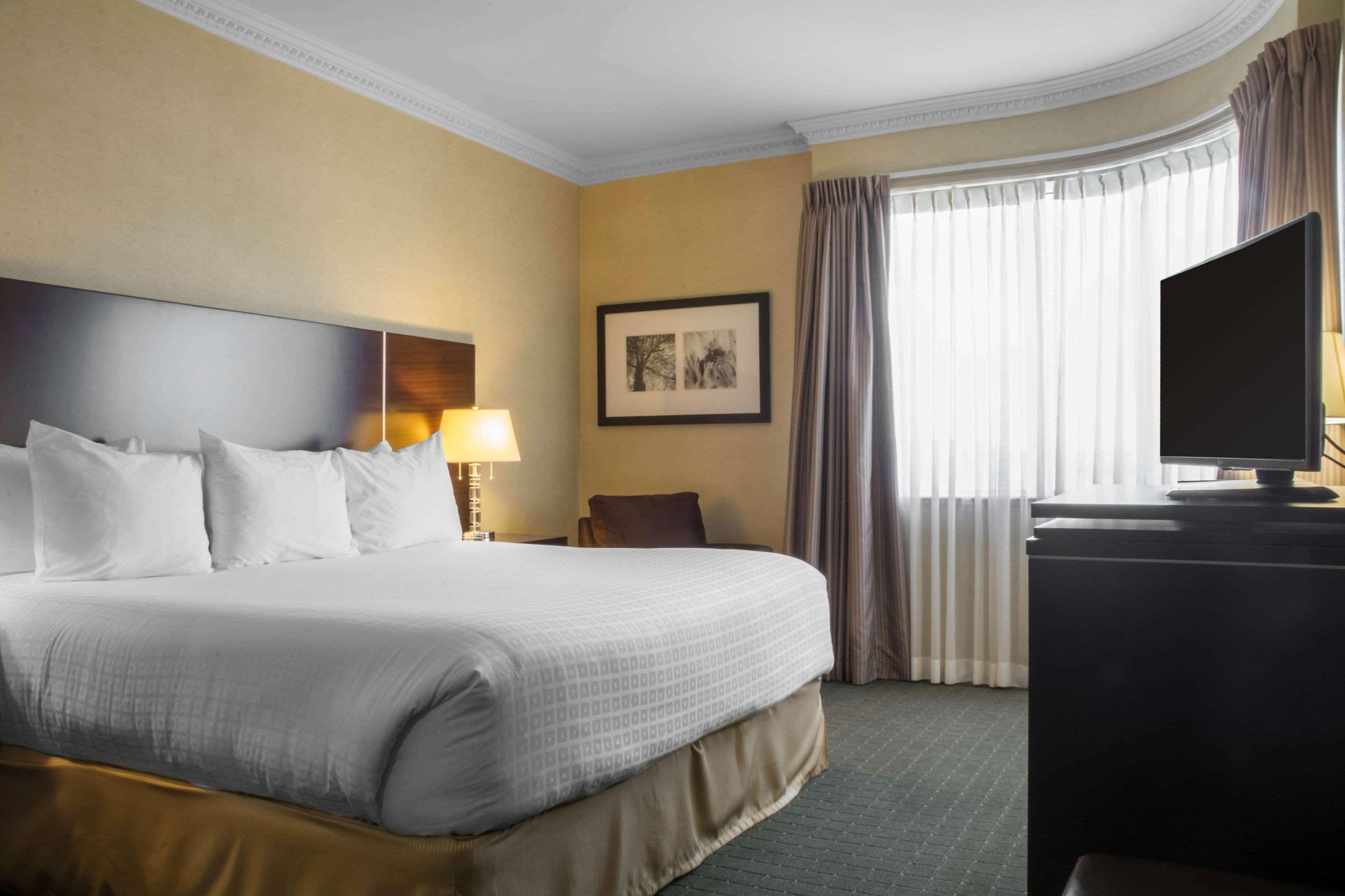 Towneplace Suites By Marriott Toronto Oakville Exterior photo