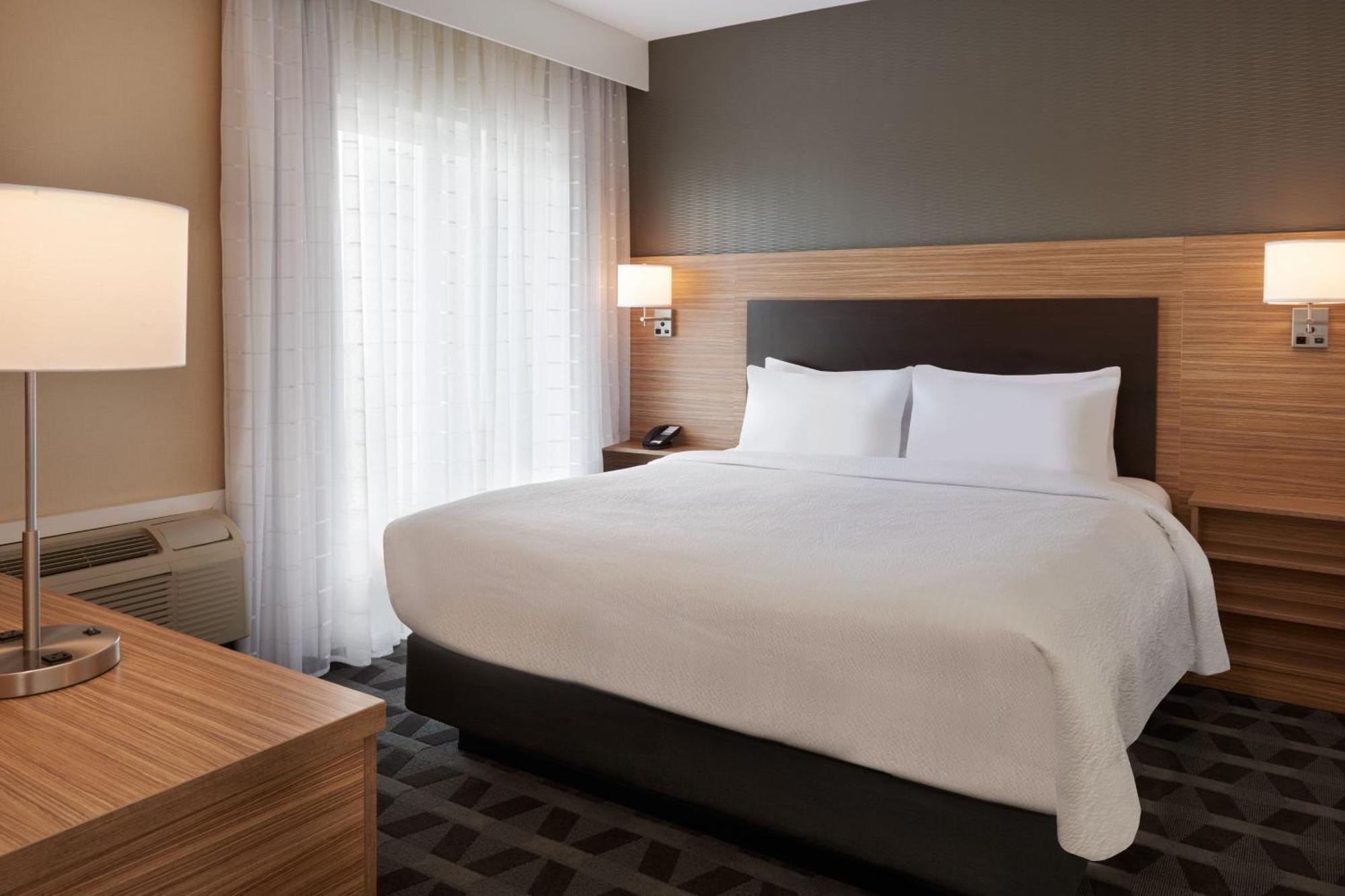 Towneplace Suites By Marriott Toronto Oakville Exterior photo